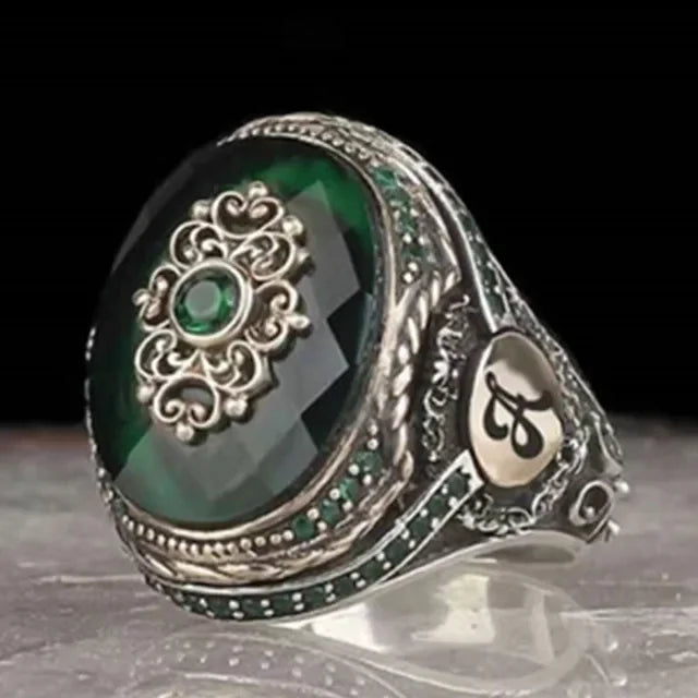 New European and American Green Gem Inlaid Men's Luxury Ring Personality Retro Domineering Ring Jewelry for Banquet Party