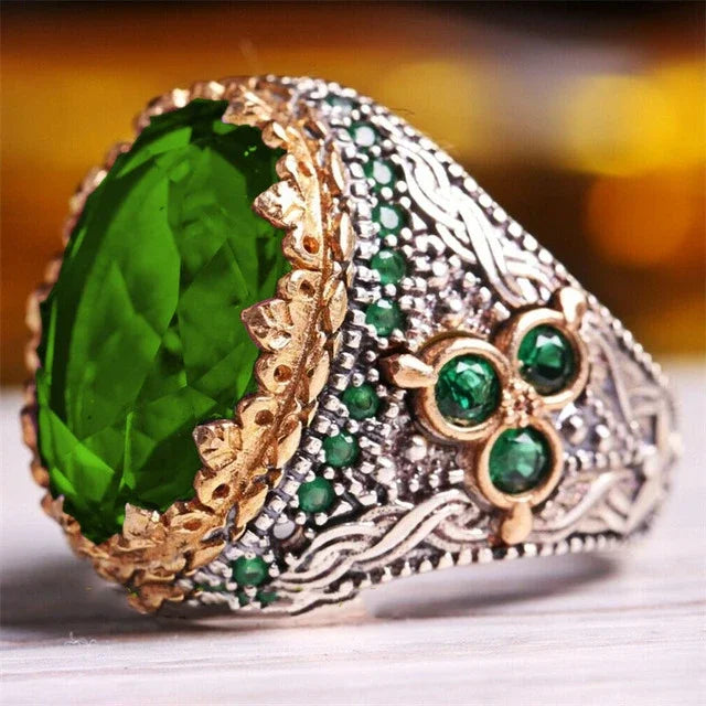 New European and American Green Gem Inlaid Men's Luxury Ring Personality Retro Domineering Ring Jewelry for Banquet Party