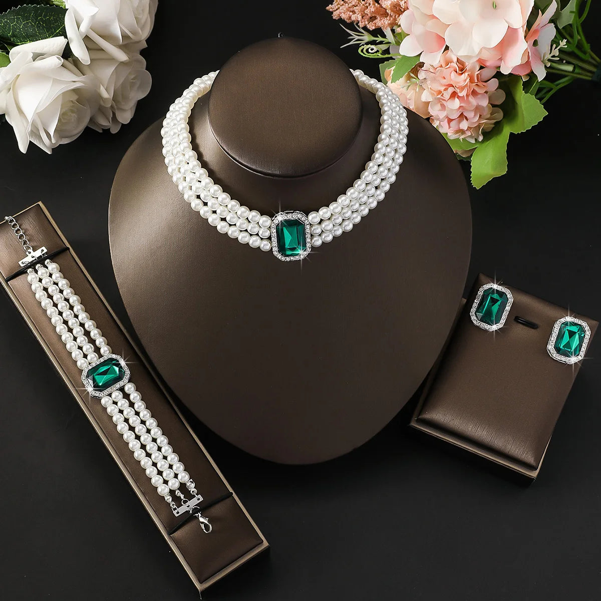 Vintage Emerald Symphony Pearl Set