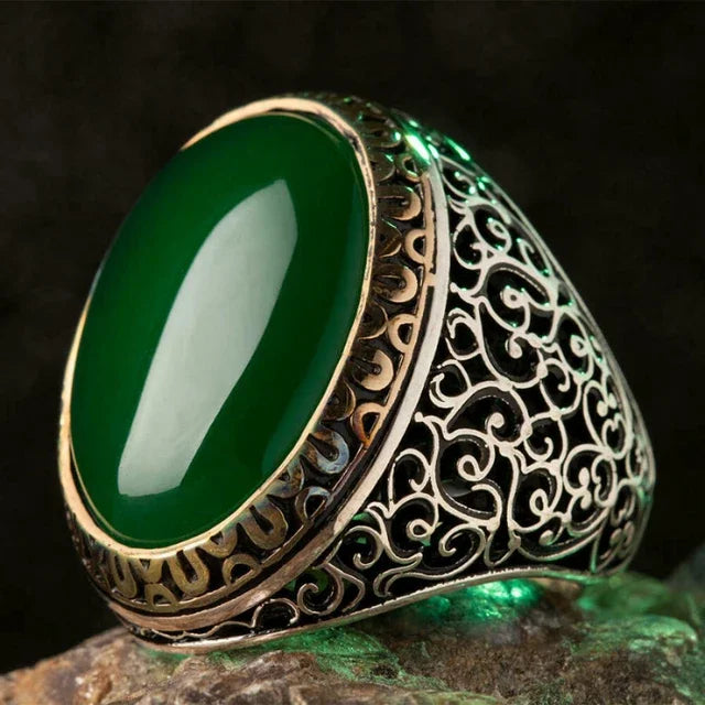 New European and American Green Gem Inlaid Men's Luxury Ring Personality Retro Domineering Ring Jewelry for Banquet Party