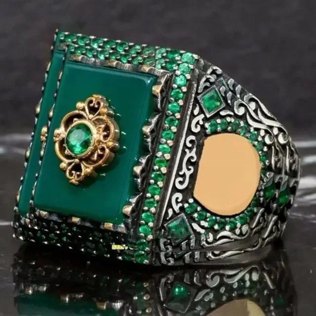 New European and American Green Gem Inlaid Men's Luxury Ring Personality Retro Domineering Ring Jewelry for Banquet Party